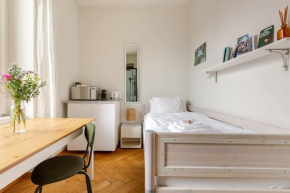 Tiny studio 1 near Uni & Hospital